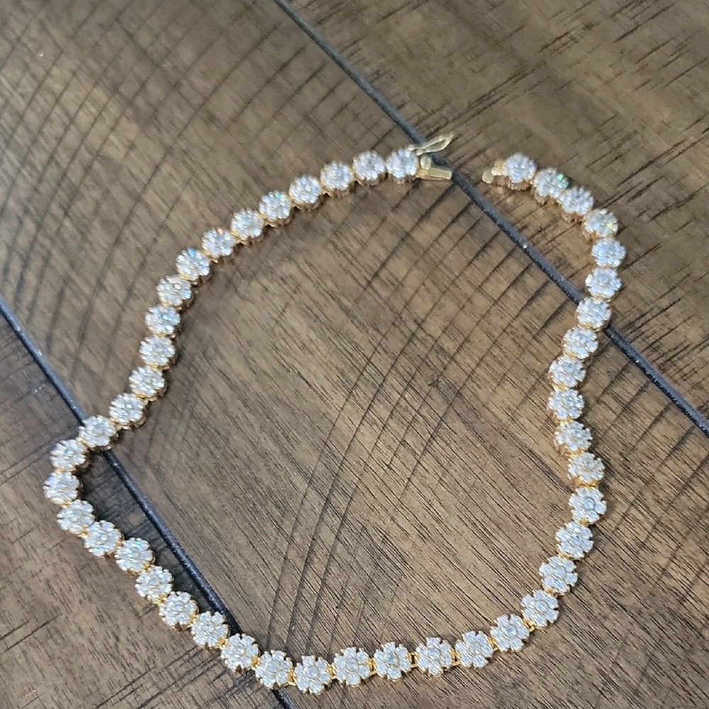 Elegant Gold and White Floral Necklace